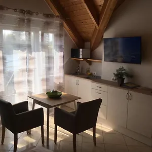 Ajo Balcony Lake View Studio Apartments - Self-Check-In Апартаменты