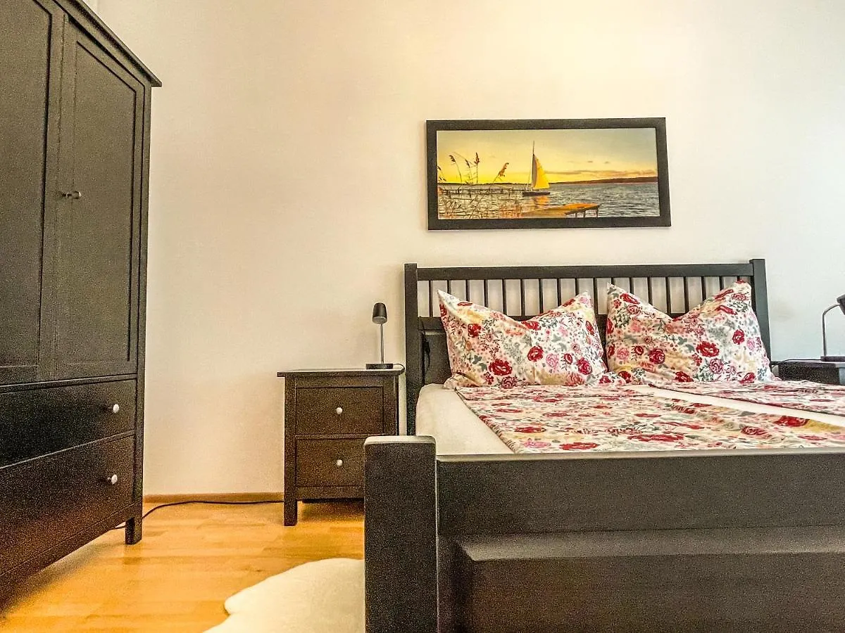 Lake Side Vienna Apartment
