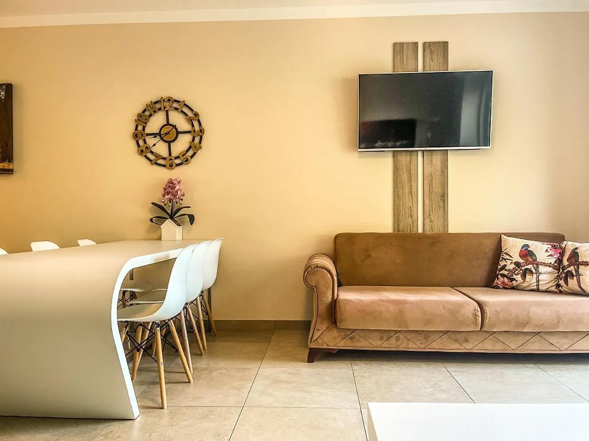 Lake Side Vienna Apartment